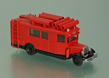 Пожарный автомобиль газодымозащитной службы «первой серии» с кузовом закрытого типа на шасси АМО-4