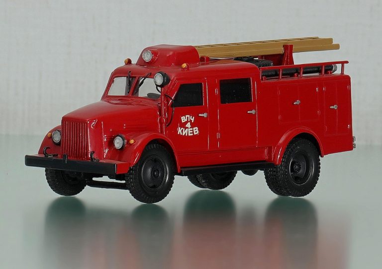 ПМГ-6(51) обр. 1950 г. пожарная автоцистерна закрытого типа с дерево-металлическим кузовом на шасси ГАЗ-51