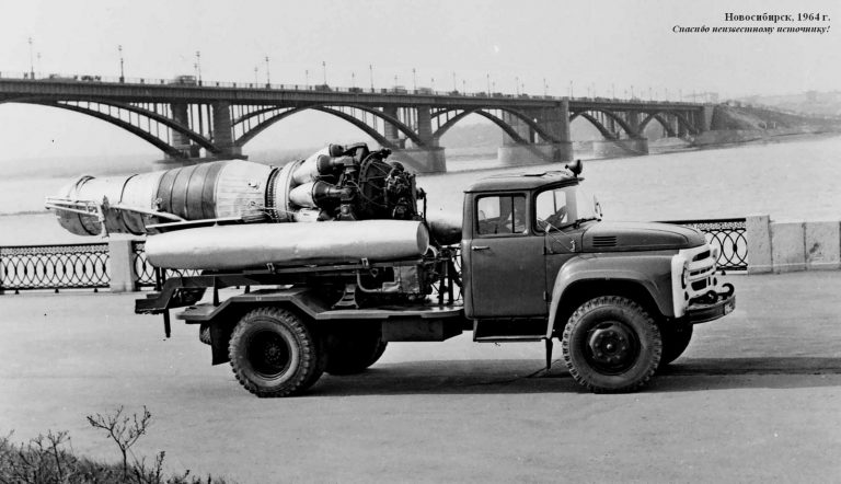 АГВТ-100(130) опытный автомобиль газоводяного тушения с турбореактивным двигателем ВК-1Ф на шасси ЗиЛ-130