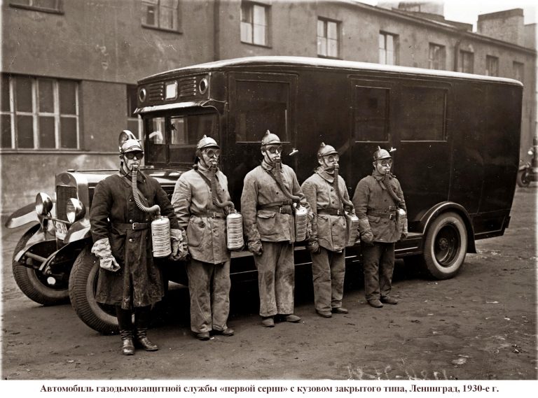 Пожарный автомобиль газодымозащитной службы «первой серии» с кузовом закрытого типа на шасси АМО-4