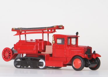 Пожарная автоцистерна-вездеход на шасси полугусеничного тягача ЗиС-42М