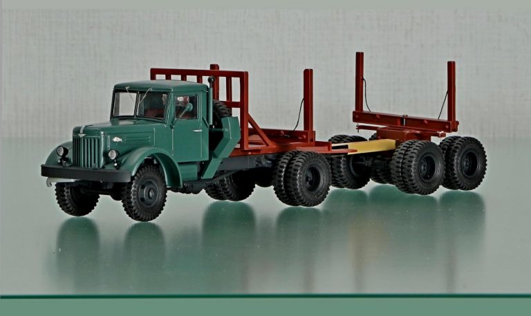 МАЗ-501 или МАЗ-501Б (с 1962 г.) 4х4 первый советский полноприводный тягач-лесовоз с прицепом-роспуском 2-Р-15(А и Т) или ТМЗ-803А