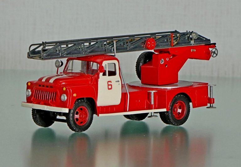 АЛ-18(52), она же АЛГ-18(52), модель Л2 пожарная автолестница с гидравлическим приводом на шасси ГАЗ-52А(52-01)