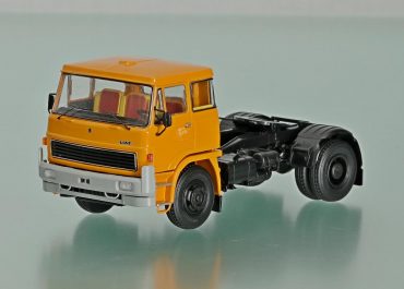 Шкода ЛИАЗ-100 модификаций 42, 45 или 47, Škoda LIAZ-100. седельный тягач для дальних междугородных перевозок