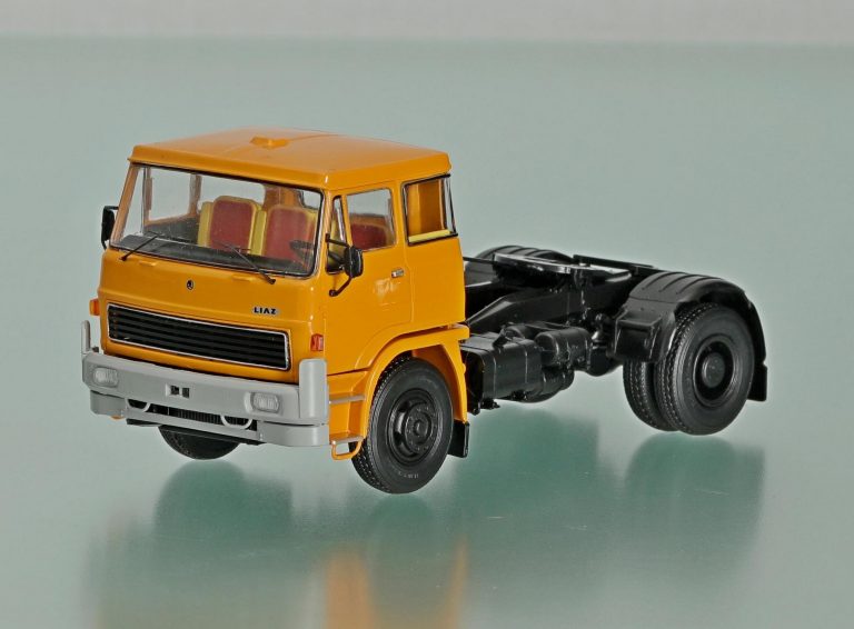 Шкода ЛИАЗ-100 модификаций 42, 45 или 47, Škoda LIAZ-100. седельный тягач для дальних междугородных перевозок