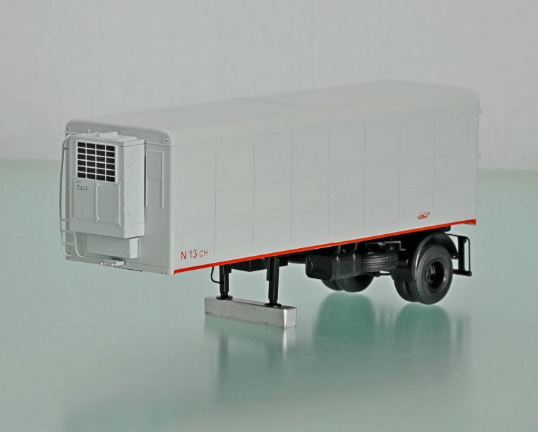 Н13Х, N13CH 1-осный полуприцеп-рефрижератор для перевозки замороженных или охлажденных продуктов