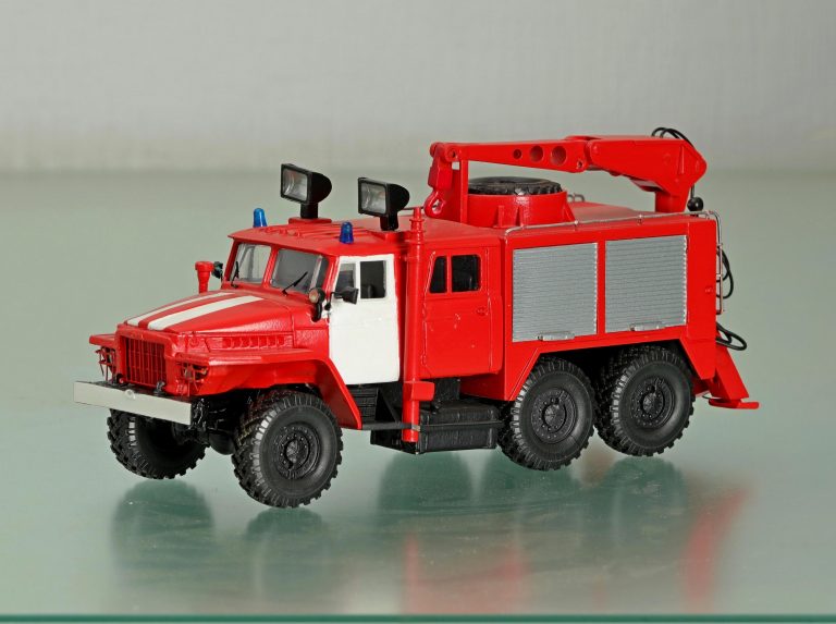 АТСО-20(375) ПМ-114 пожарный автомобиль технической службы, связи и освещения на шасси Урал-375Е
